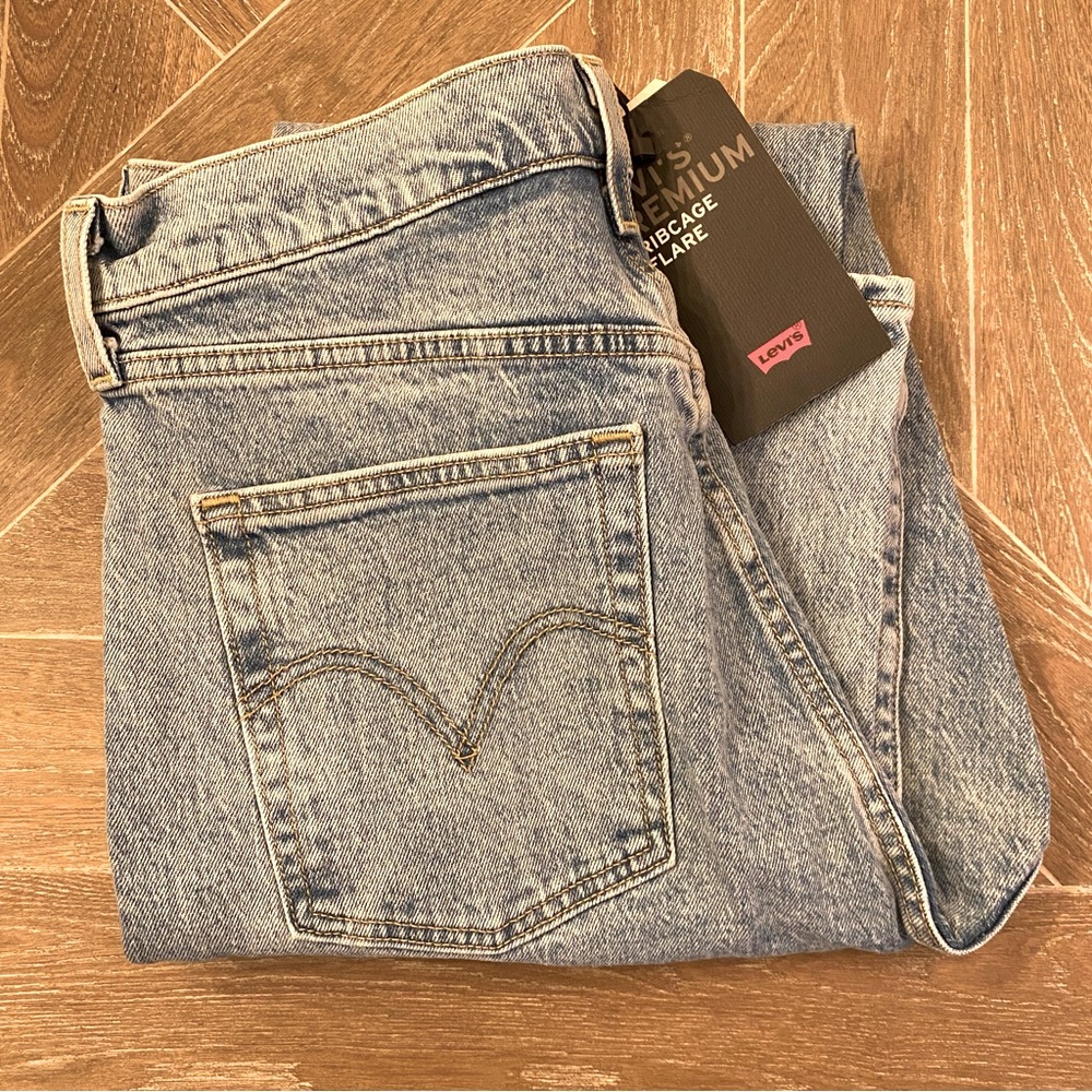 NWT Levi’s Premium Ribcage Flare Jeans